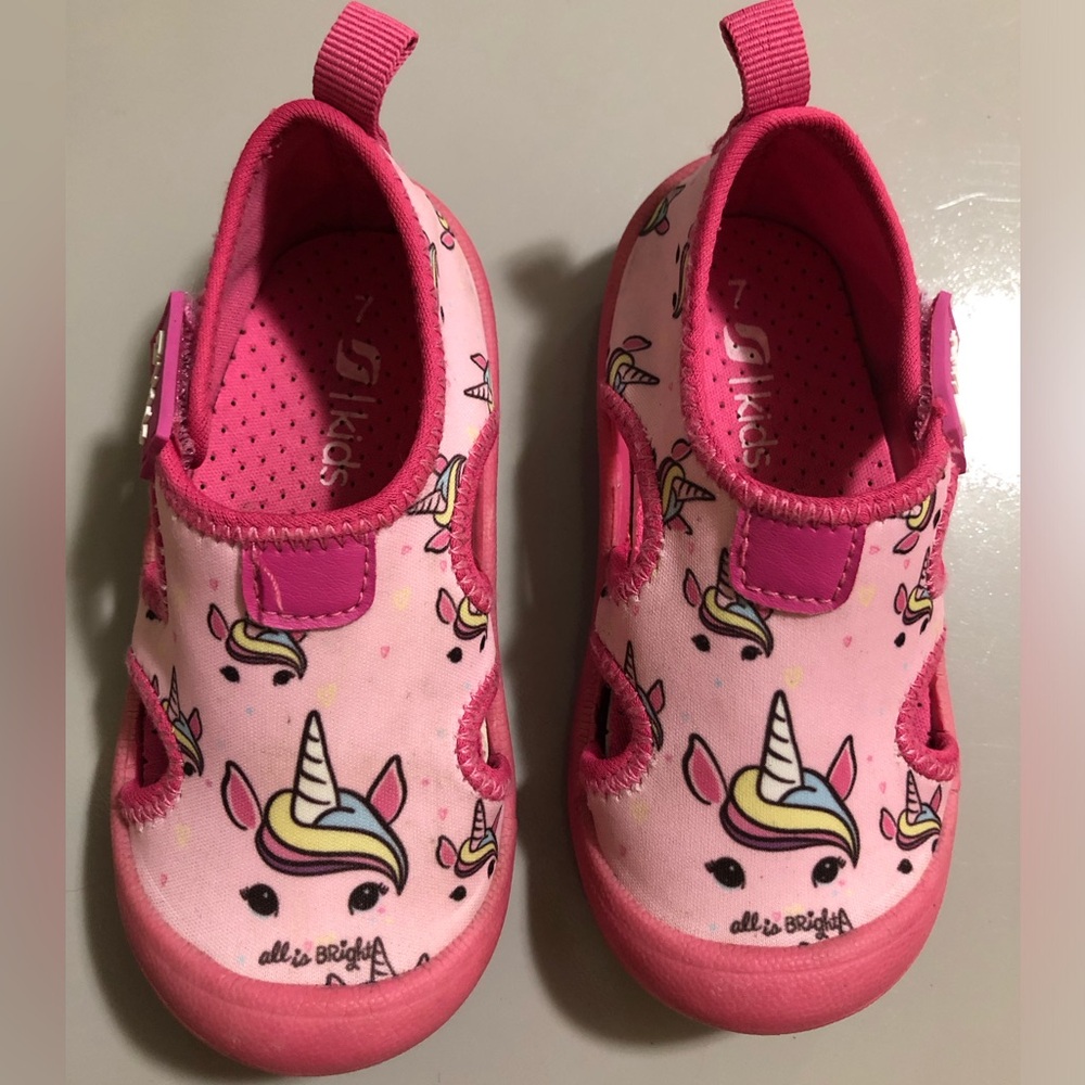 Kids Pink Unicorn Closed-Toe Water Shoes with Hook-and-Loop Strap